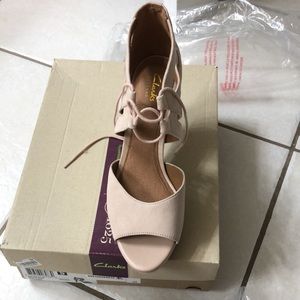 Clarks. Mayra Ellie 9.5 Suede. Never worn.